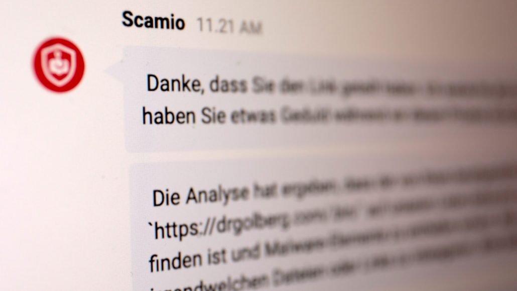 Scamio ist ein interaktiver Chatbot, der Nchrichten oder Screenshots überprüft