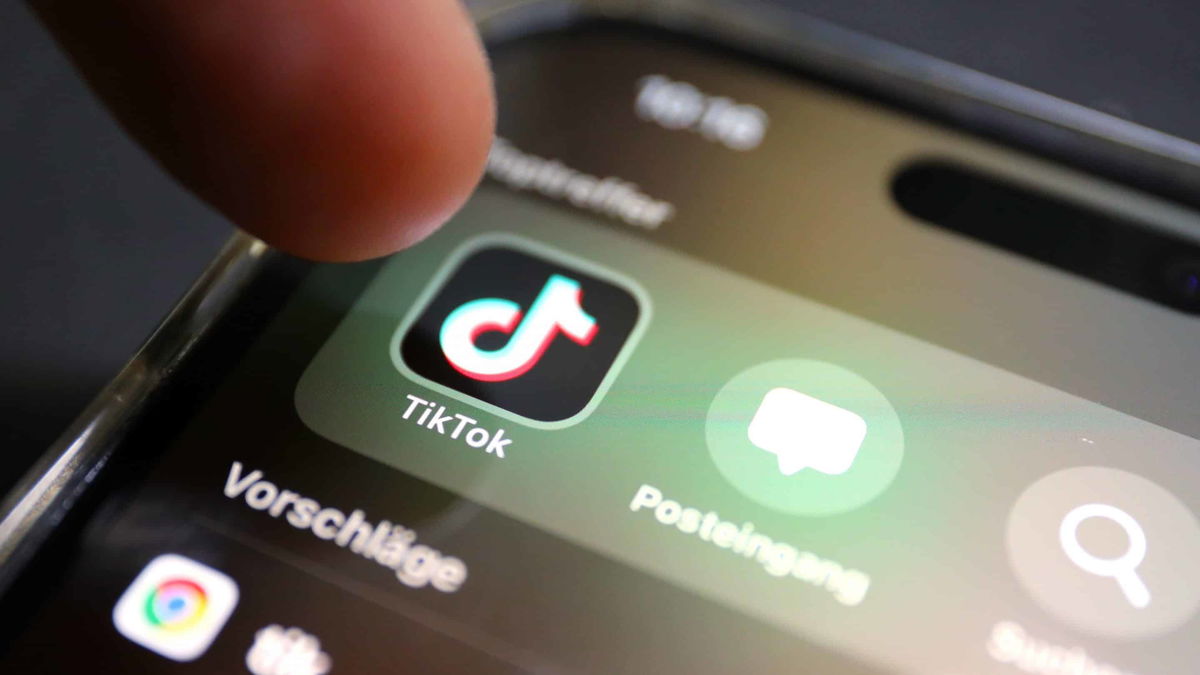 TikTok ist vor allem unter Jugendlichen populär – und steht derzeit wegen mangelnder Moderation vor Gericht